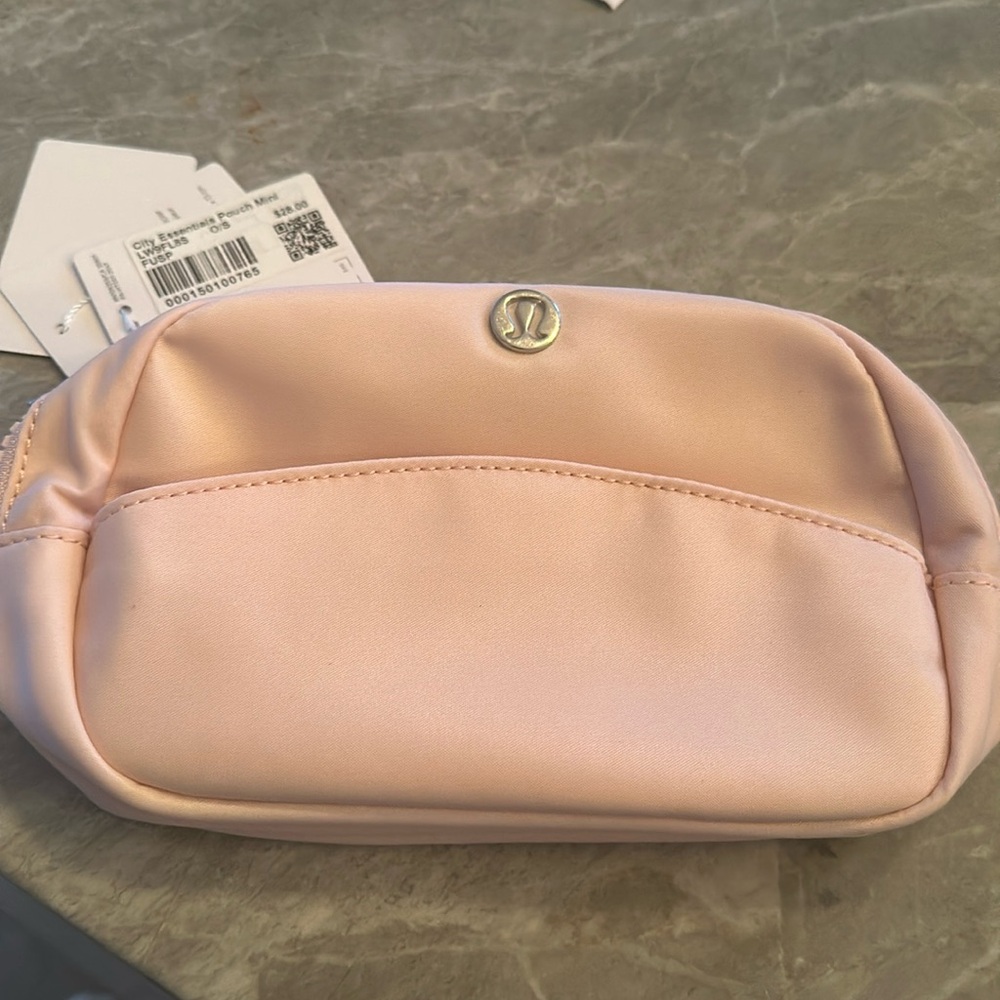 Lululemon  pouchette